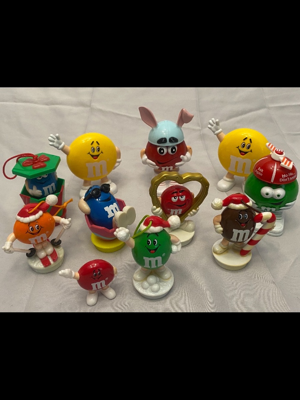 M&M's Holiday Character Set - Assorted Colors - Picture 4 of 4
